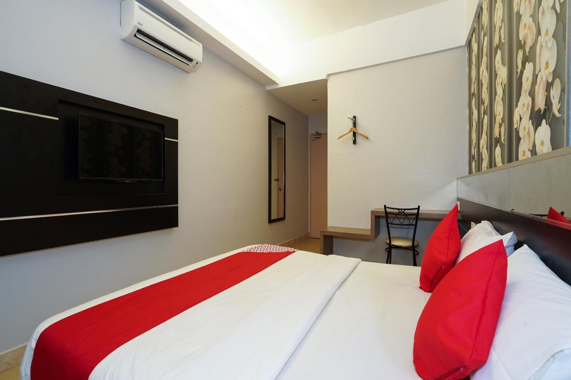 Hotel O Hotel Orchard Inn Lumut Exterior foto