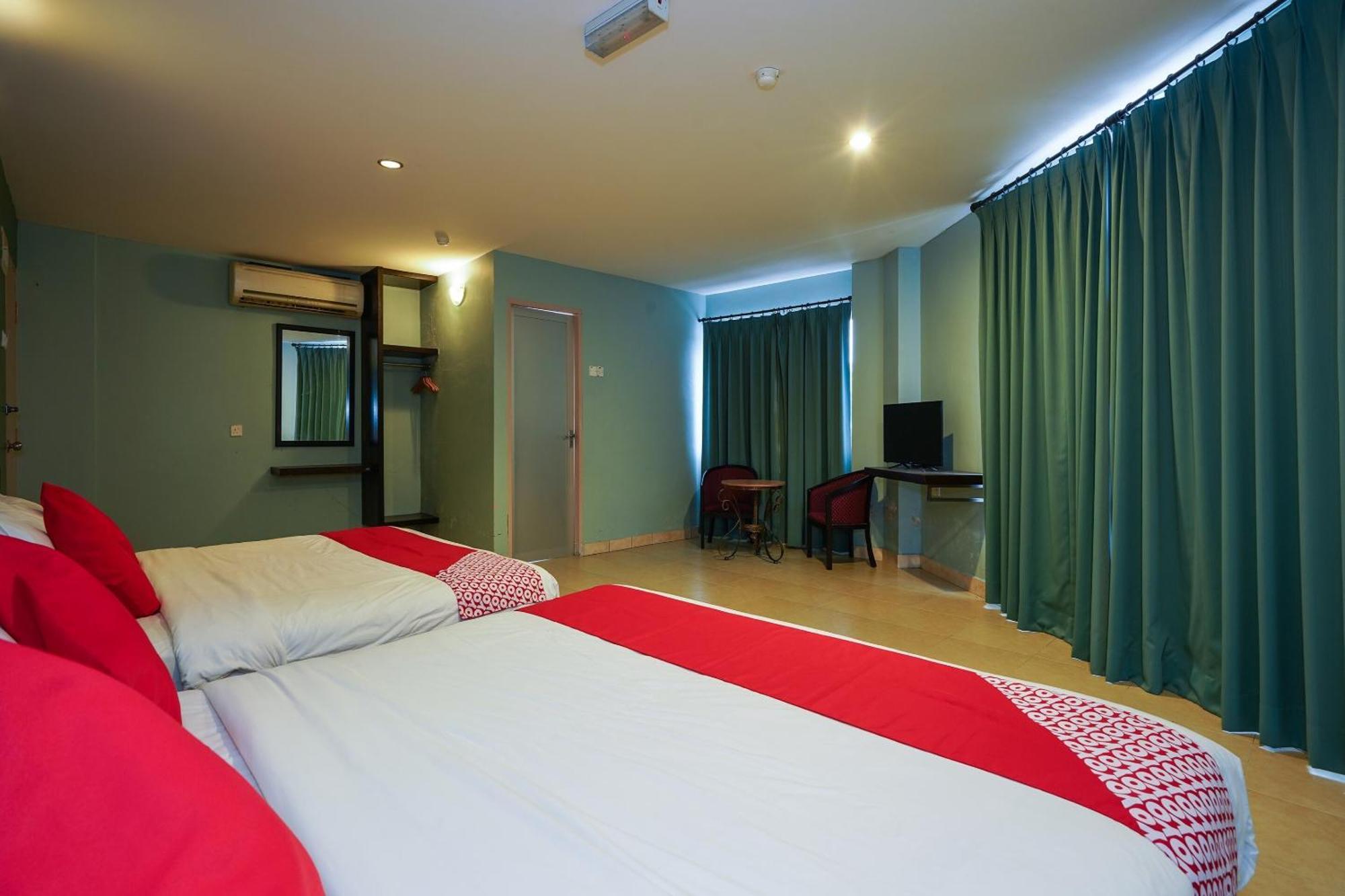 Hotel O Hotel Orchard Inn Lumut Exterior foto