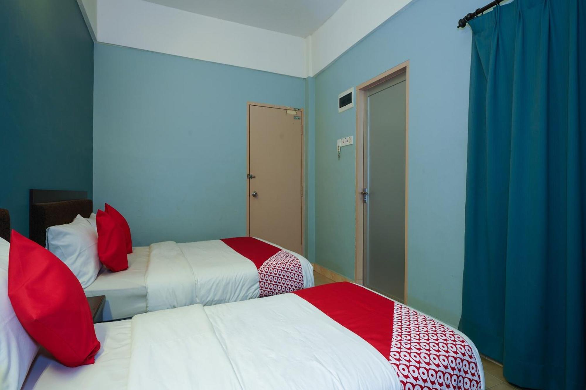 Hotel O Hotel Orchard Inn Lumut Exterior foto