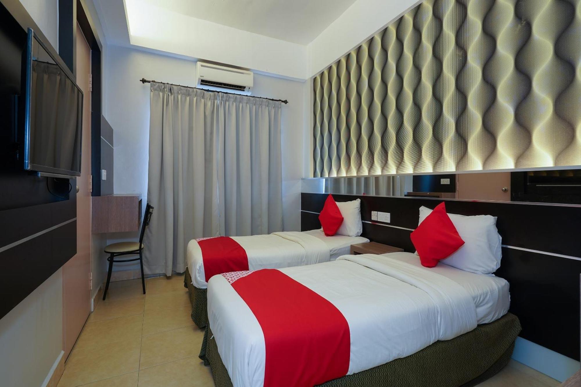 Hotel O Hotel Orchard Inn Lumut Exterior foto