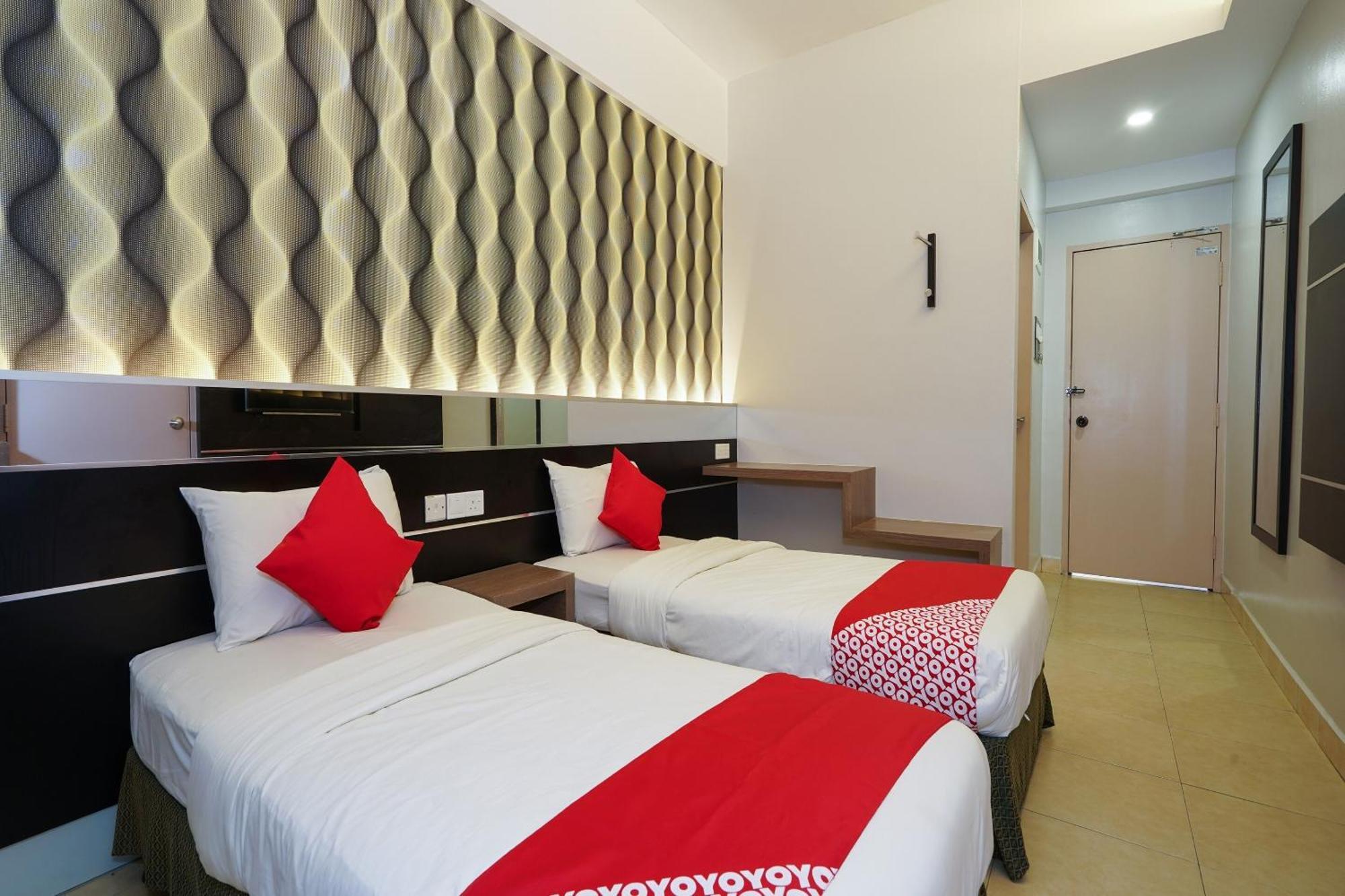Hotel O Hotel Orchard Inn Lumut Exterior foto