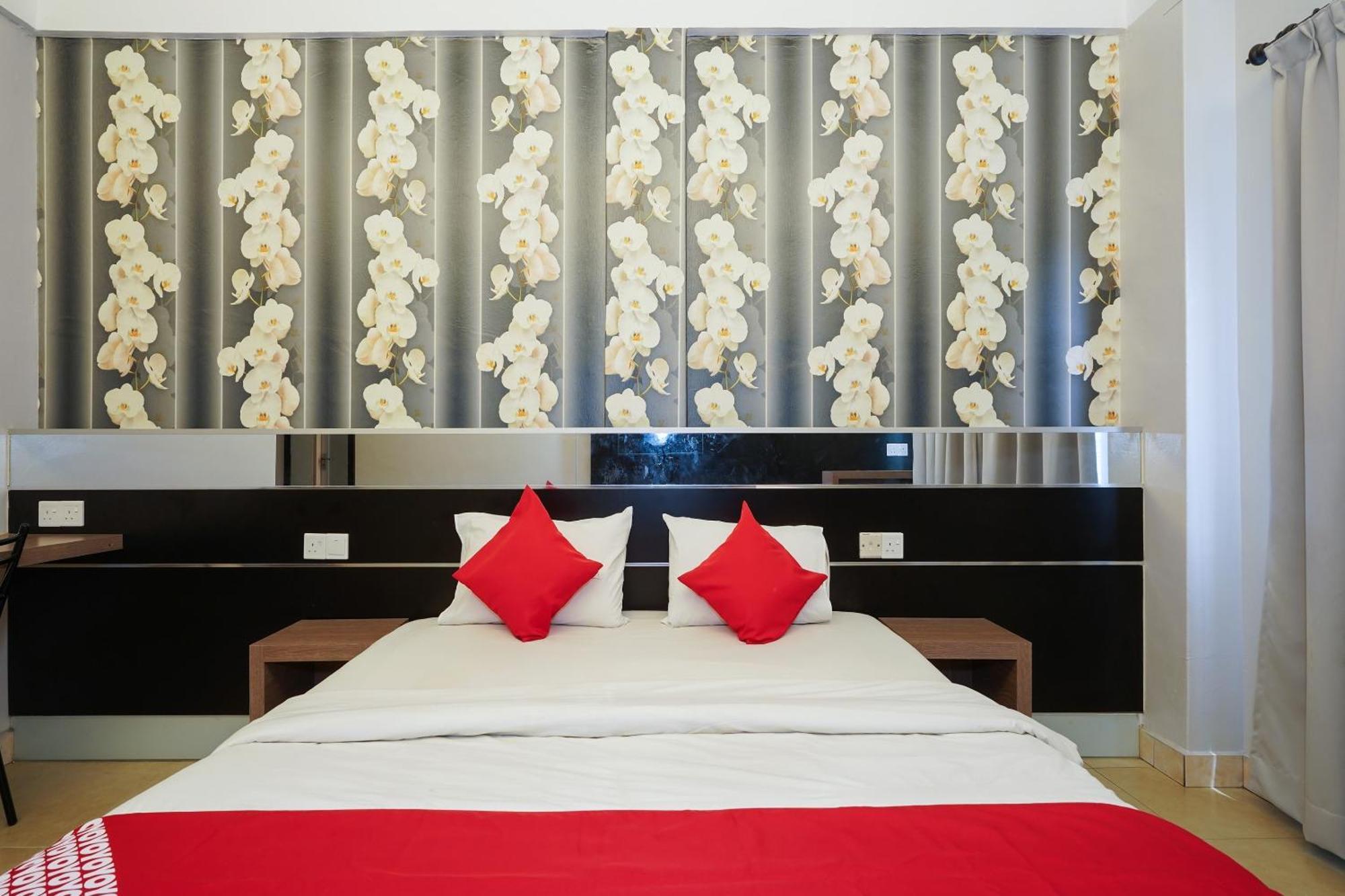 Hotel O Hotel Orchard Inn Lumut Exterior foto